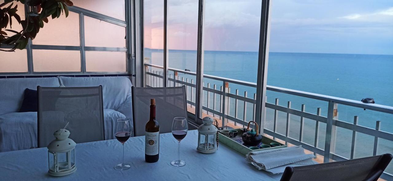 Homestay Blue Double Private At Front - En La Playa Piso Compartido
